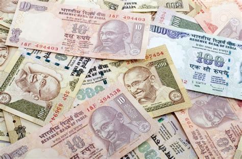 ILoveQatar.net | Indian rupee depreciated 48% in 5 years