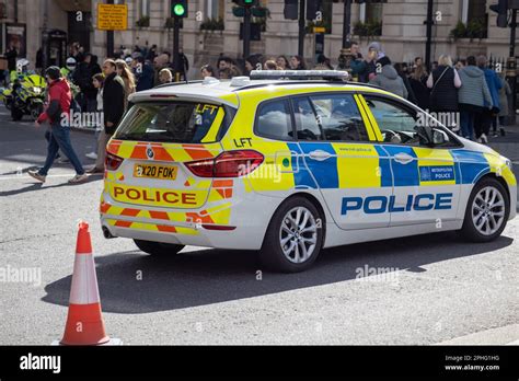 Metropolitan Police on a mission in Central London Stock Photo - Alamy