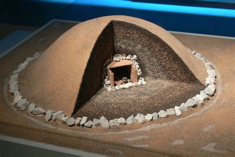 Model of a Hallstatt barrow grave-GNM - Hallstatt Grab - Hallstatt ...