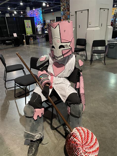 My Pink knight cosplay for ComicCon : r/castlecrashers