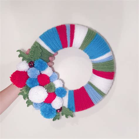 Christmas crochet wreath - Hello Deborah