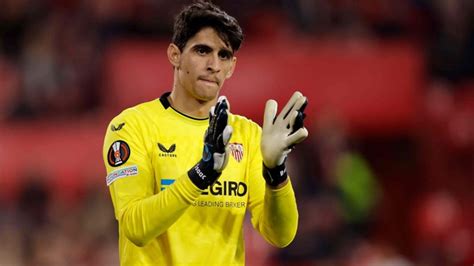 MARCA: Yassine Bounou Favorite to Replace Courtois at Real Madrid