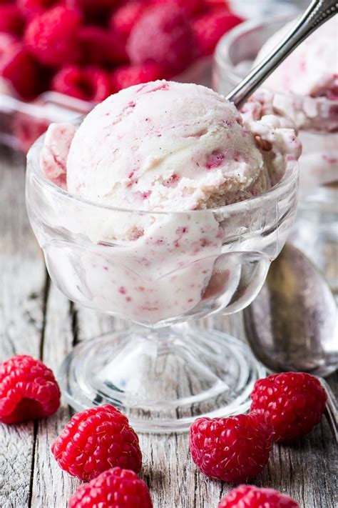 Raspberry Ripple Ice Cream ~ regular and no churn • The View from Great ...