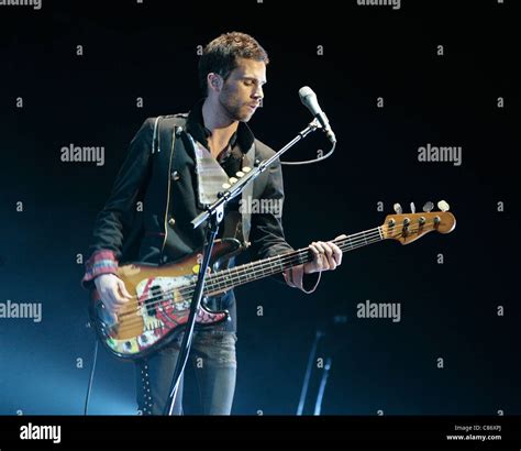 Guy berryman hi-res stock photography and images - Alamy