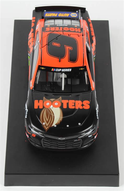 Chase Elliott 2020 NASCAR #9 Hooters - 1:24 Premium Action Diecast Car ...