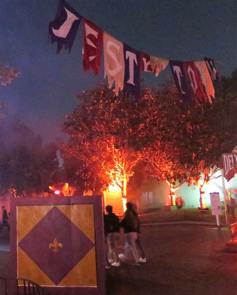 MiceChat - Features, Great America - Halloween Haunt Opens at ...