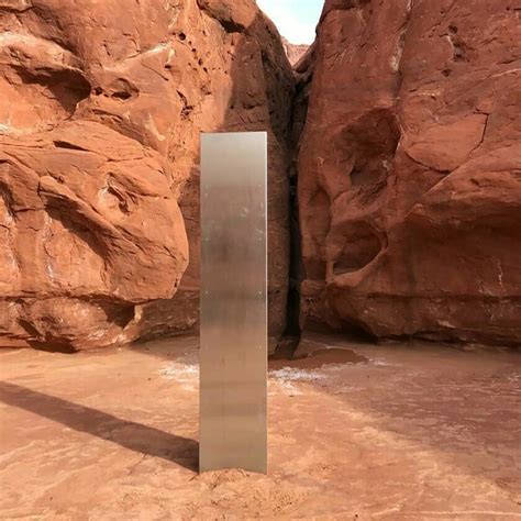 Mysterious shiny monolith found in otherworldly Utah desert - Los Angeles Times