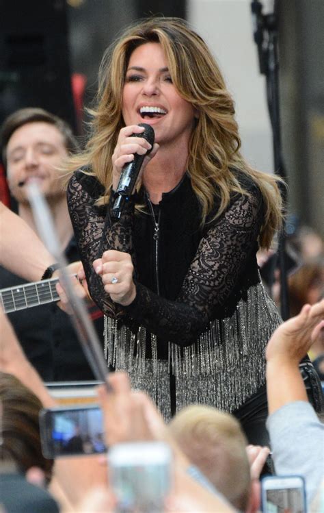 Shania Twain - Performs at the Today Show Concert Series in NYC 06/16/2017 • CelebMafia