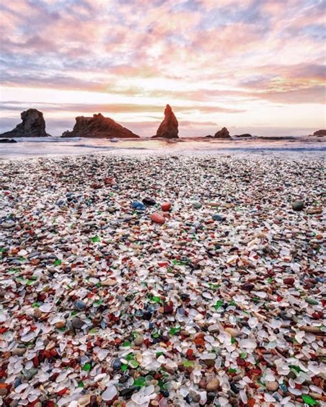 La multicolor playa de vidrio que atrae al turismo en California - Minuto Neuquen