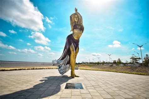 Shakira Statue Turns Heads in Barranquilla, Colombia