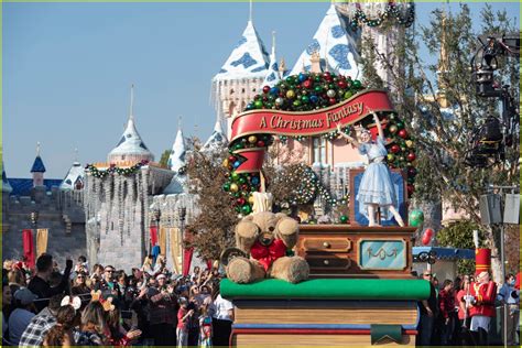 Disney Christmas Parade 2021 - Full Performers List Revealed!: Photo ...