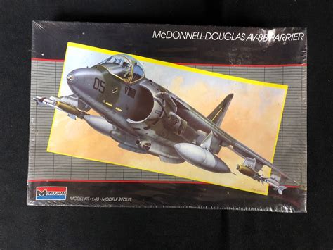 MONOGRAM McDONNELL-DOUGLAS AV-8B HARRIER 1:48 SCALE MODEL KIT (SEALED)