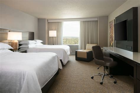 Hotel Suites in Overland Park, KS | Sheraton Overland Park Hotel