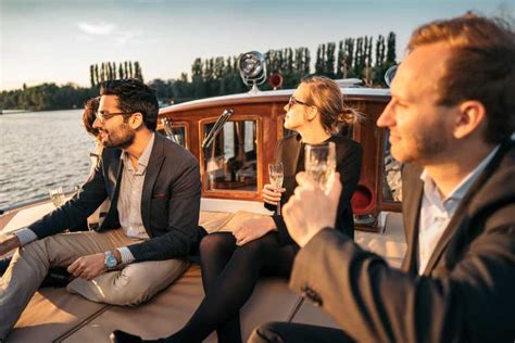 Berlin: Evening Yacht Cruise with Aperitif & Optional Dinner | GetYourGuide