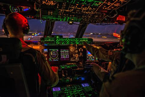 C-5 Galaxy Cockpit At Night : r/aviation