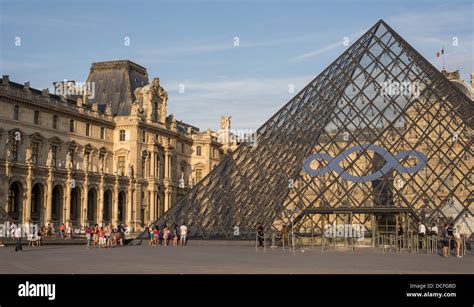 Louvre museum and pyramid Stock Photo - Alamy