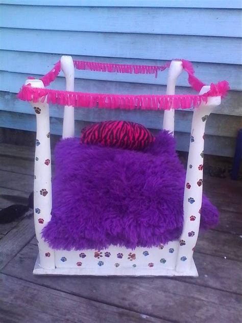 DIY PET BED, MADE FROM UPSIDE DOWN END TABLE. CUTE! Diy Pet Bed, Diy Stuffed Animals, Nifty, End ...