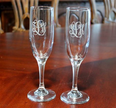 2 Engraved Monogrammed Champagne Flutes Wedding champagne | Etsy