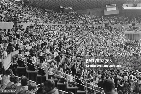 176 Beatles Washington Coliseum Stock Photos, High-Res Pictures, and ...