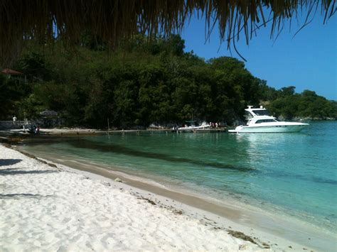 Abaka Bay, Île-à-Vache, Haiti | Haiti beaches, Beach, Beautiful beaches