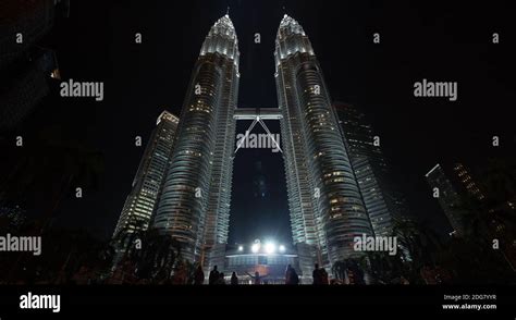 Night view of Petronas Towers, Kuala Lumpur Stock Photo - Alamy