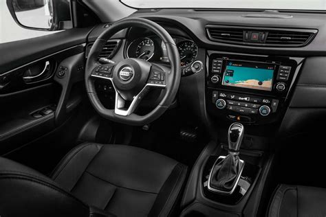 2018 Nissan Rogue Hybrid Gets Small Price Hike and an Extra USB Port ...