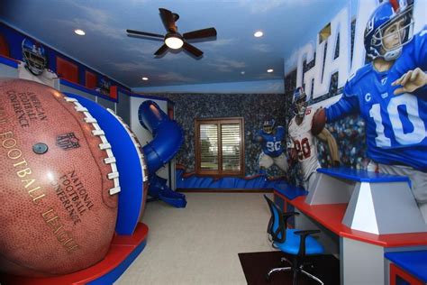 New York Giants Football Bedroom | Sports room boys, Kids playroom decor, Playroom design