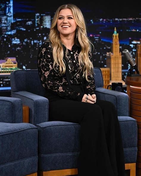 Wardrobe Breakdown: Kelly Clarkson On Jimmy Fallon - Talking With Tami