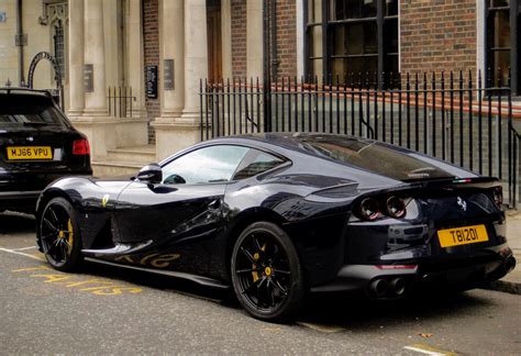 Black Ferrari 812 Superfast : carporn