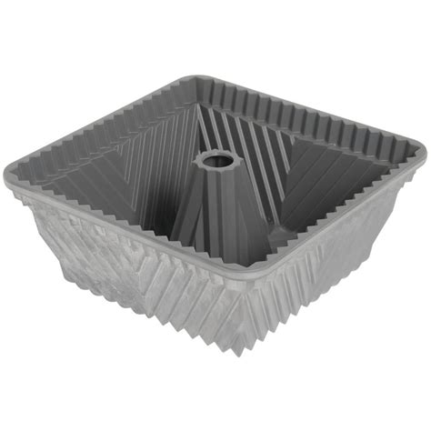 Amazon.com: Nordic Ware 10 Cup Cast Aluminum Square Nonstick Bundt Pan ...