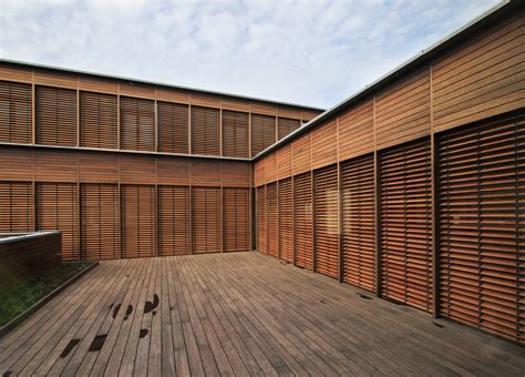 Exterior wooden venetian blinds on thin stretchers [583] | filt3rs