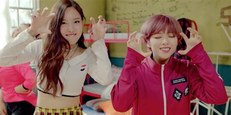 Twice Turns on the Charm in “Like Ooh-Ahh” – Seoulbeats