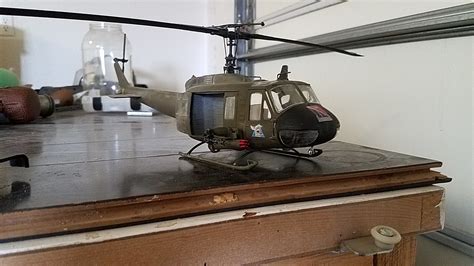 UH-1D Huey Gunship -- Plastic Model Helicopter Kit -- 1/32 Scale ...