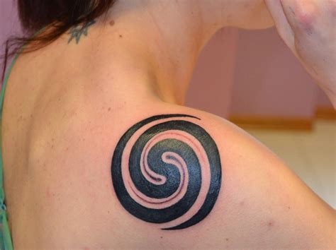 Tosho Tattoo Studio: spirale