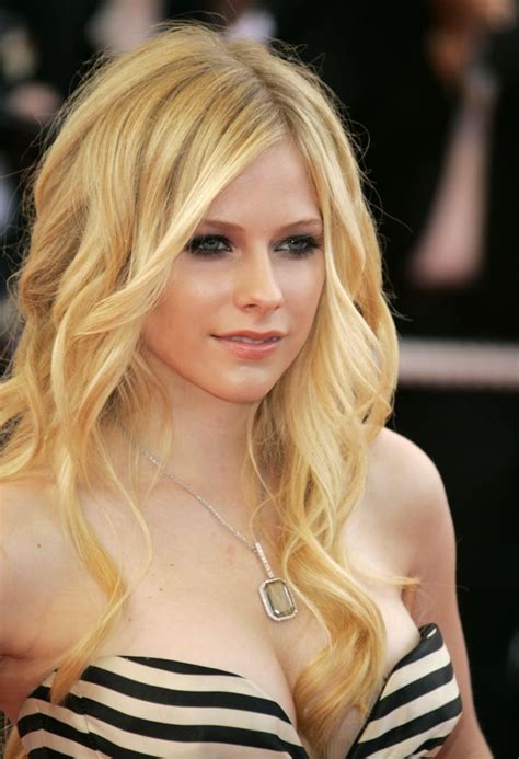 Avril Lavigne in 2006 | Avril Lavigne Best Beauty Looks | POPSUGAR ...