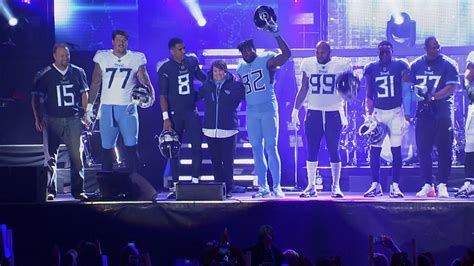 Titans Unveil New Uniforms