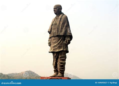 Sardar Vallabhbhai Patel Statue. Statue of Unity Editorial Photography - Image of landscape ...