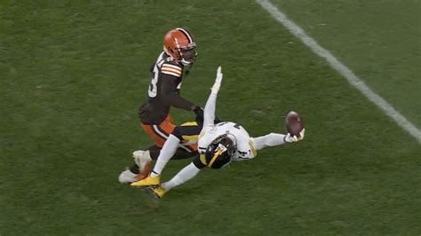 Steelers WR George Pickens Reels In Amazing One-Handed Catch