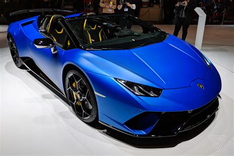 Lamborghini’s convertible Huracán looks stunning in matte blue - The Verge