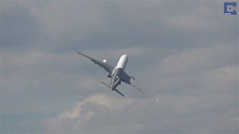 Airbus A350 makes VERTICAL take-off just like a rocket | Air show, The ...