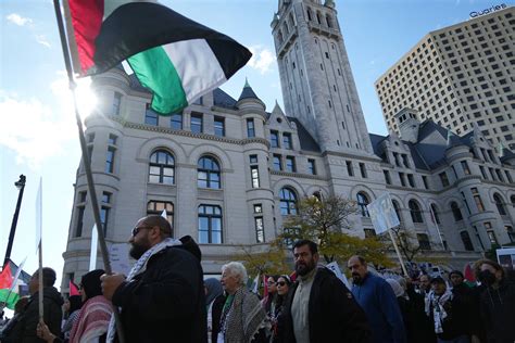 Justice for Palestinians: Thousands march in Milwaukee to show ...