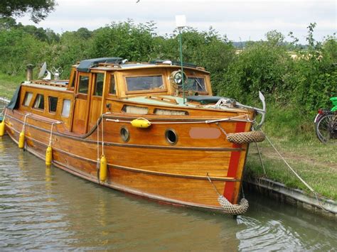 classic.JPG | Cabin cruiser, Wooden cabins, Cruisers