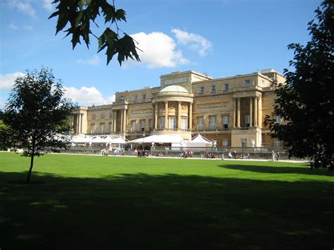 A Surrey Tale: Buckingham Palace ~ Tour of the Garden and Staterooms