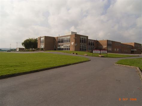 Newsome High School © Stanley Walker :: Geograph Britain and Ireland