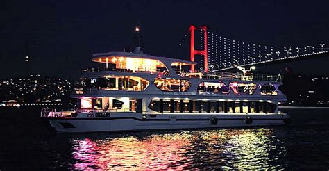 Istanbul: Bosphorus Dinner Cruise with Drinks & Turkish Show | GetYourGuide