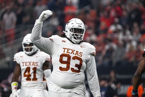 T'Vondre Sweat's Draft Profile | Texas, DT Scouting Report