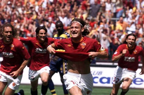 Matchday Revisited: Scudetto celebrations in 2001! - AS Roma