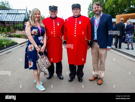 Victoria coren mitchell and her husband comedian david mitchell at hi ...