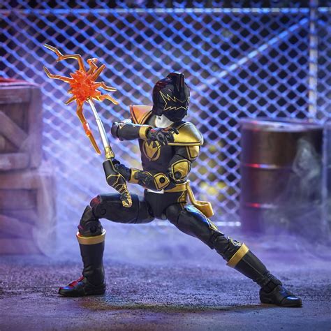 Tommy Oliver Returns as the Dino Thunder Black Ranger with Hasbro