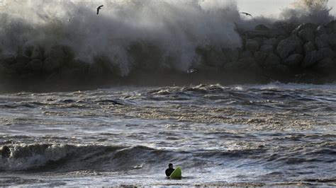 Huge Waves Are Demolishing California's Coastline